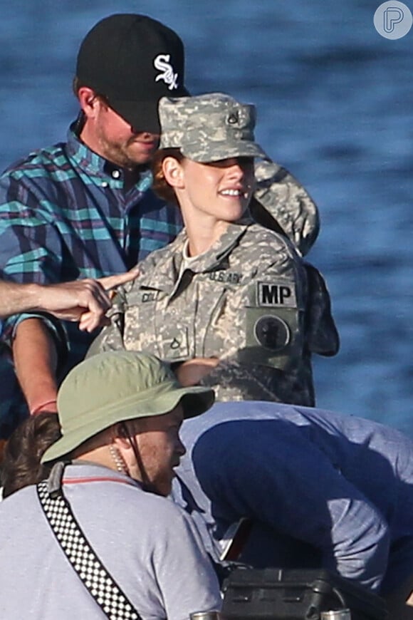 Kristen Stewart mostrou bom humor no set de filmagens 'Camp X-Ray'