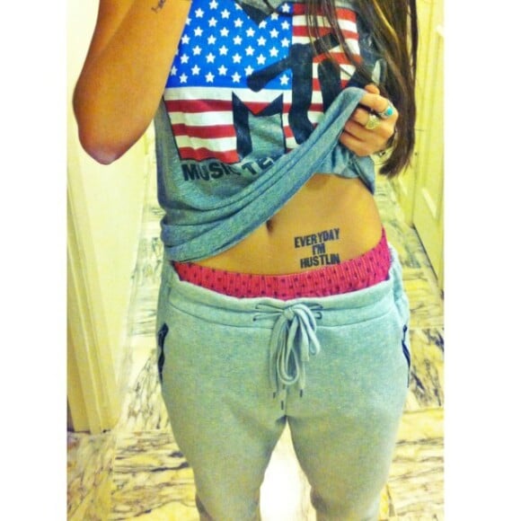 Antonia Morais também exibiu uma tattly, tatuagem temporária à base de soja, durante férias em Miami, nos Estados Unidos