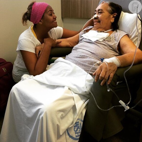 Gaby Amarantos contou que está sumida da mídia porque cuida da mãe com câncer. 'Me esperem, pois eu volto logo', pediu a cantora nesta terça, 8 de setembro de 2015