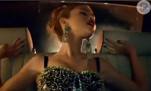Selena Gomes aparece sexy em clipe de 'Slow Down', que cai na rede antes da hora, na madrugada desta sexta-feira, em 19 de julho de 2013