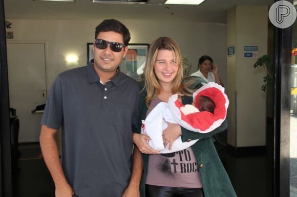A primeira filha de Debby Lagranha com o veterinário Leandro Franco nasceu no dia 6 de julho
