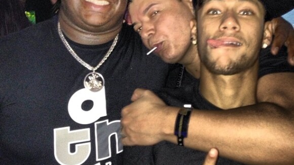 Neymar curte baile funk com seu segurança e David Brazil no Rio de Janeiro