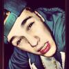 Justin Bieber compartilhou com seus fãs uma foto em seu Instagram usando o grillz nos dentes inferiores e escreveu a legenda: 'Às vezes eu me sinto brilhar'. O acessório é fixado nos dentes com um molde de silicone e coberto de ouro. A foto foi publicada no dia 19 de julho de 2013