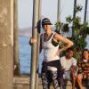 Luana Piovani aproveitou o tempo livre dos ensaios do quadro 'Dança dos Famosos' para se exercitar na praia