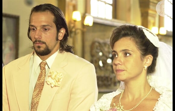 Antes de começar a namorar, Vladimir Brichta e Adriana Esteves já haviam se casado na TV na novela 'Kubanacan', em 2003, na Globo
