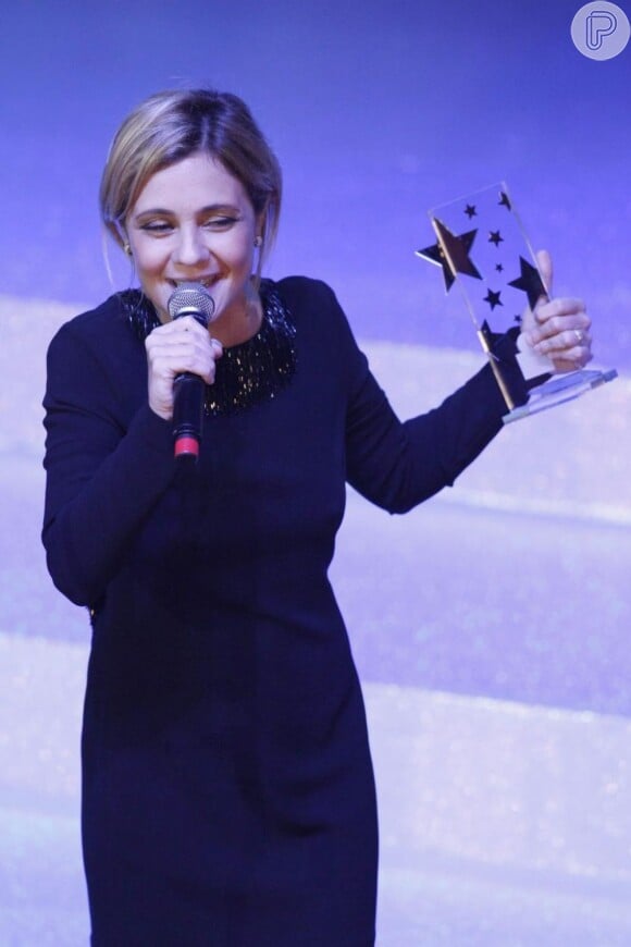 Carminha venceu o troféu de melhor atriz no Prêmio Extra de Televisão 2012 no dia 27 de novembro