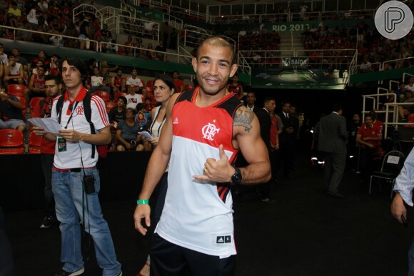 O lutator José Aldo também esteve presente no evento usando a camiseta do clube carioca 
