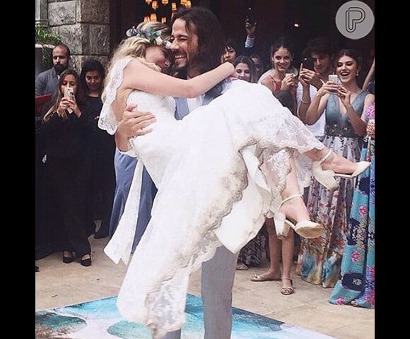 Graziela Schmitt e Paulo Leal se casaram na tarde de domingo, 18 de outubro de 2015, em uma casa de festas no Rio de Janeiro