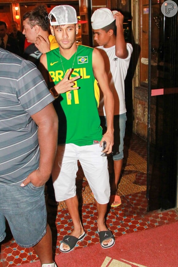 Neymar foi flagrado em uma churrascaria do Rio antes de se mudar para Barcelona