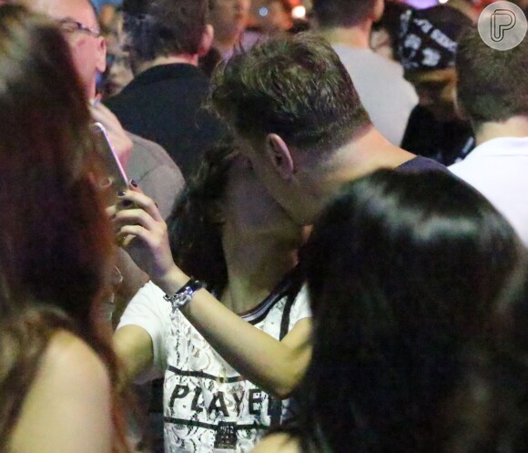 O casal foi flagrado aos beijos no Rock in Rio, em setembro deste ano