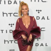 Beyoncé usa vestido superdecotado de R$ 9 mil em show beneficente nos EUA