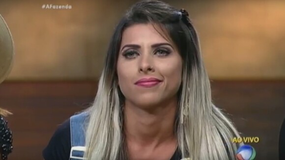 'A Fazenda 8': Roberto Justus corrige Ana Paula Minerato ao vivo. 'Não aguentei'