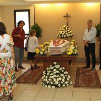 Famosos vão à cremação de Yoná Magalhães no Memorial do Carmo, no Rio