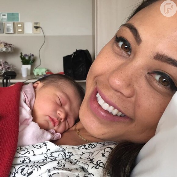 Sabrina Kanai, ex-participante do 'MasterChef Brasil', comemorou o nascimento da filha da primeira filha nas redes sociais. A pequena Eva nasceu na última sexta, dia 16 de outubro de 2015
