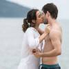 Apaixonados, Mari (Bruna Marquezine) e Benjamin (Maurício Destri) se casaram e viajaram em lua de mel, na novela 'I Love Paraisópolis'
