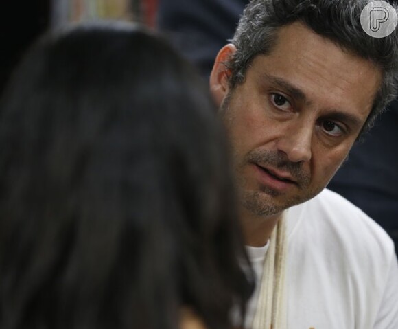 Romero (Alexandre Nero) se declara para Tóia (Vanessa Giácomo), na novela 'A Regra do Jogo'