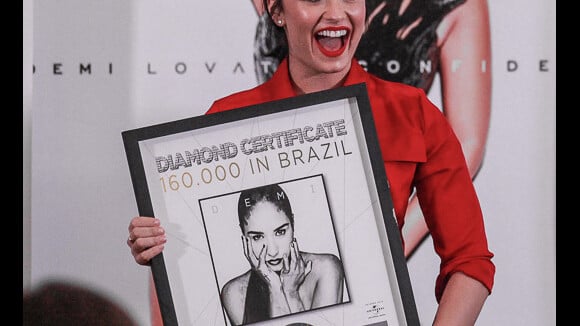 Demi Lovato lança 'Confident' e elogia fãs brasileiros: 'Sensacionais e fortes'