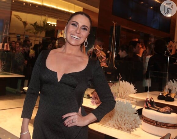 Giovanna Antonelli comentou a possibilidade de fazer lésbica em nova novela de Manoel Carlos, 'Em Família': 'Vou achar incrível', disse a atriz em entrevista à 'QUEM'