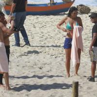 Débora Nascimento e José Loreto gravam 'Flor do Caribe' em praia no Rio