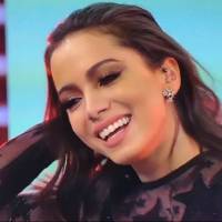 Anitta usa look ousado no 'Domingão' e gera comentários no Twitter: 'Abusada'
