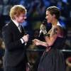 O britânico Ed Sheeran ganhou dois troféus no Europe Music Awards (EMA): 'Melhor Show Ao Vivo' e 'Melhor Worldstage', neste domingo, 25 de outubro de 2015