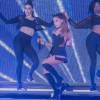 Ariana, de 22 anos, se apresentou sem banda e contou apenas com o apoio de um DJ, que também cantou e dançou nos intervalos
