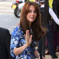 Kate Middleton vai a evento oficial em Londres com vestido de R$ 2.235