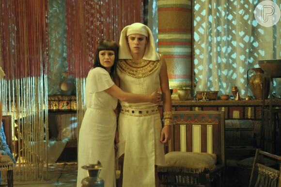 Arão anuncia que a décima praga é a morte dos primogênitos e tenta explicar como os egípcios devem fazer para proteger Jairo