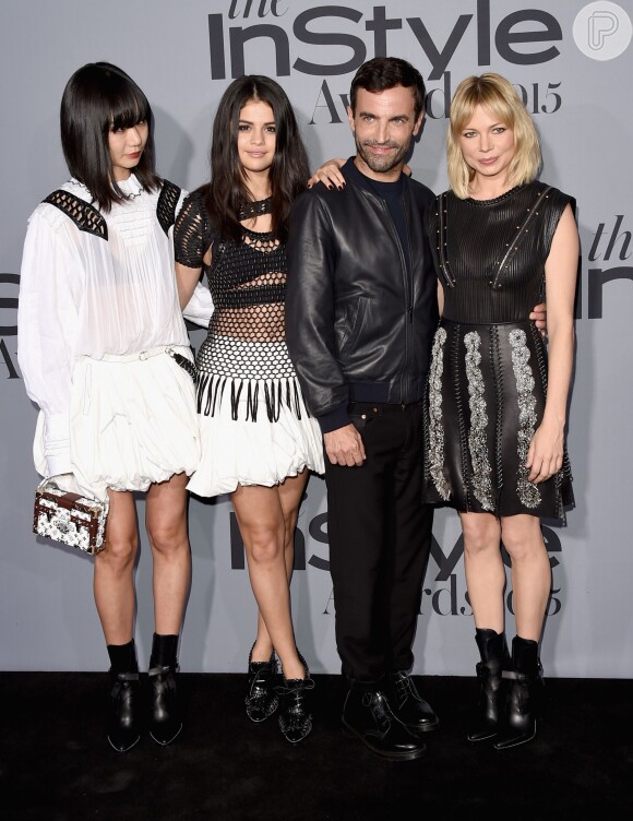 Doona Bae, Selena Gomez, Nicolas Ghesquiere e Michelle Williams no InStyle Awards 2015, em 26 de outubro de 2015