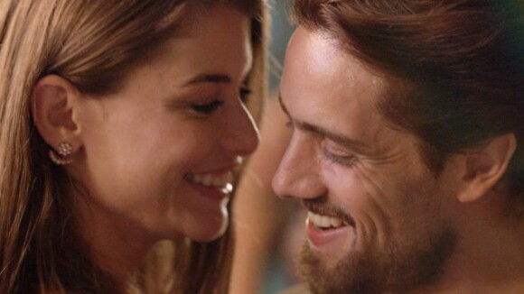 'Além do Tempo': Melissa percebe troca de olhares entre Livia e Felipe