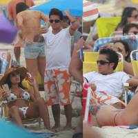 De blusa e short, Thammy Miranda curte praia ao lado da namorada no Rio