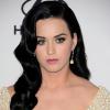 A cantora Katy Perry divulgou, nesta quinta-feira, 8 de agosto de 2013, a capa do single 'Roar', que faz parte do seu novo álbum 'Prism'