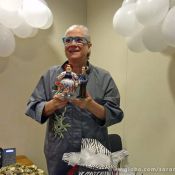 Vera Holtz ganha festa surpresa de aniversário e se despede de Dona Redonda