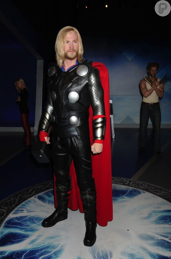 No museu 'Madame Toussaud', em Nova York, há uma estátua de cera do ator Chris Hemsworth vestido como Thor