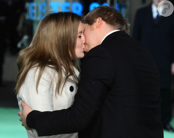 Clima de romance se instala, após pedido de casamento, na pré-estreia de 'O hobbit', em 12 de dezembro de 2012 no Odeon Leicester Square, em Londres