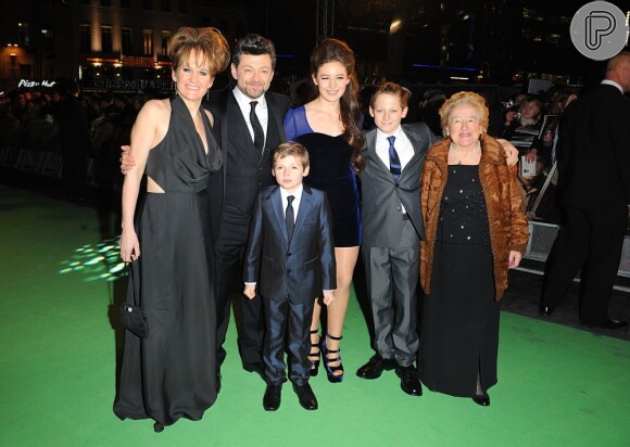 Andy Serkis, em família, participa da pré-estreia de 'O hobbit', em 12 de dezembro de 2012 no Odeon Leicester Square, em Londres