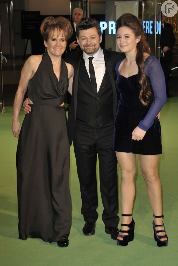 Andy Serkis, com sua mulher e sua filha, participa da pré-estreia de 'O hobbit', em 12 de dezembro de 2012 no Odeon Leicester Square, em Londres