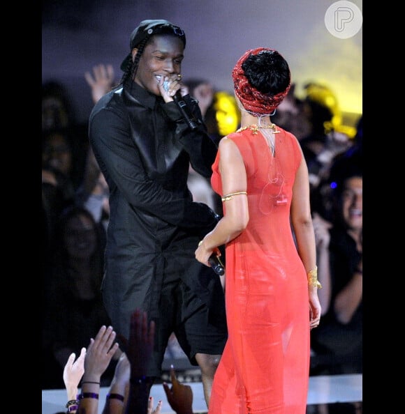 A cantora Rihanna está conhecendo melhor o rapper A$AP Rocky, segundo o site americano 'HollywoodLife'