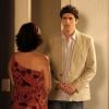 Roberta (Gloria Pires) recebe Nando (Reynaldo Gianecchini) em seu apartamento para um jantar romântico, em 'Guerra dos sexos'