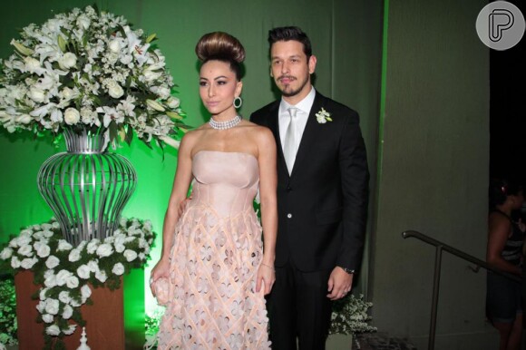 Sabrina Sato e João Vicente de Castro foram um dos casais de padrinhos do casamento de Karina Sato, irmã da apresentadora. A cerimônia aconteceu em 24 e agosto de 2013