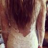 A estilista Lethicia Bronstein exibiu no seu Instagram o detalhe do vestido da noiva Karina Sato
