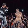 Miley Cyrus sensualiza com Robin Thicke no VMA 2013