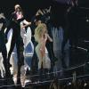 Lady Gaga apresentou seu novo single, 'Applause', no palco pela primeira vez. A cantora escolheu o VMA (Video Music Awards) para a estreia, na noite deste domingo, 25 de agosto de 2013