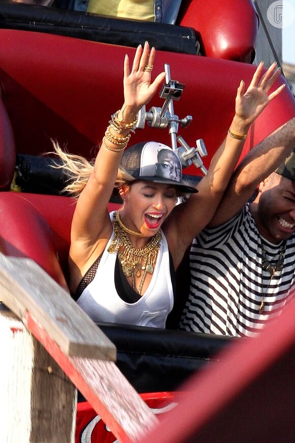 Beyonce grava seu novo clipe em montanha-russa do bairro do Brooklyn, em Nova York