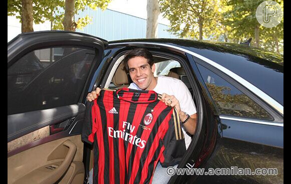 Kaká retornou ao Milan nesta segunda-feira (2) após quatro anos longe do clube