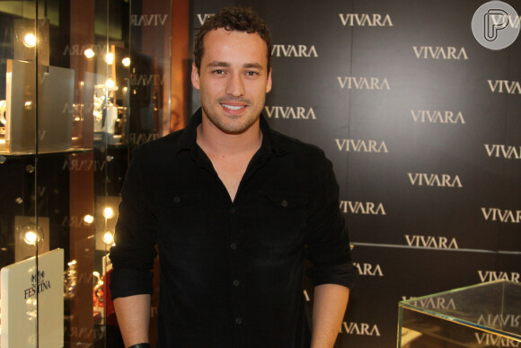 Rodrigo Andrade no lançamento da nova da campanha da joalheria Vivara, estrelada por Sabrina Sato