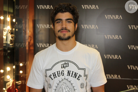 Caio Castro no lançamento da nova da campanha da joalheria Vivara, estrelada por Sabrina Sato