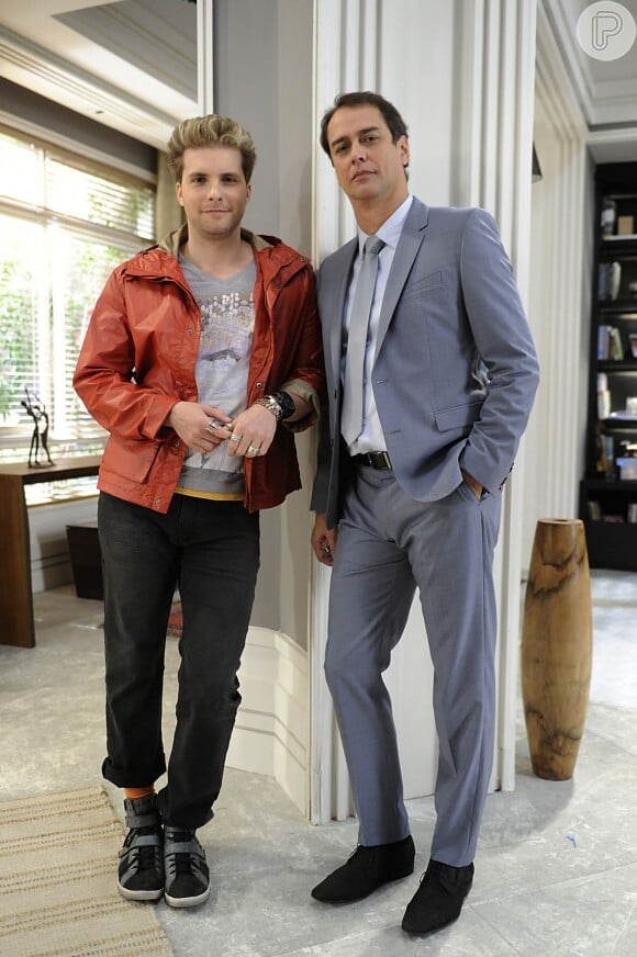 O chef de cozinha Niko (Thiago Fragoso) e o advogado Eron (Marcello Antony) vivem um casal gay na novela 'Amor à Vida'