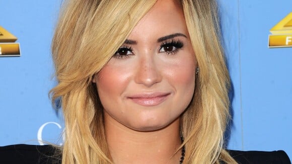 Demi Lovato participa da première de 'The X Factor' ao lado de Simon Cowell