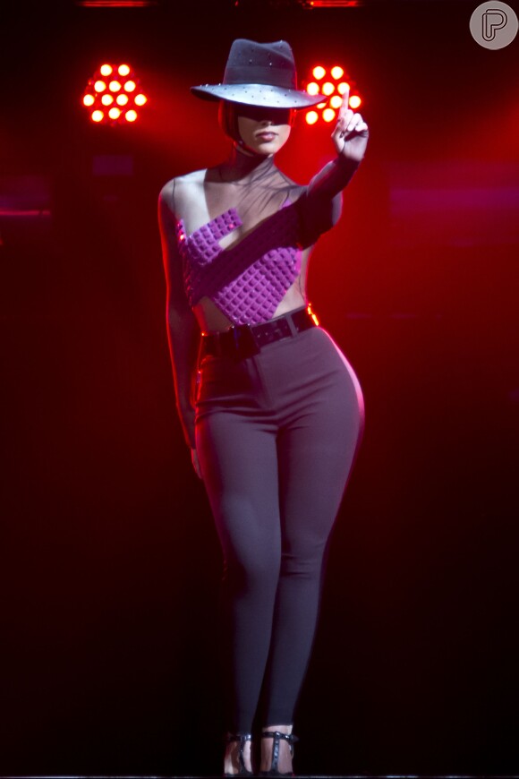 Alicia Keys estreou em 1° lugar no HOT 200 da Billboard com o álbum 'Girl On Fire', seu último trabalho de estúdio que deu origem à turnê. O ranking é o mais importante dos Estados Unidos sobre a venda de CDs